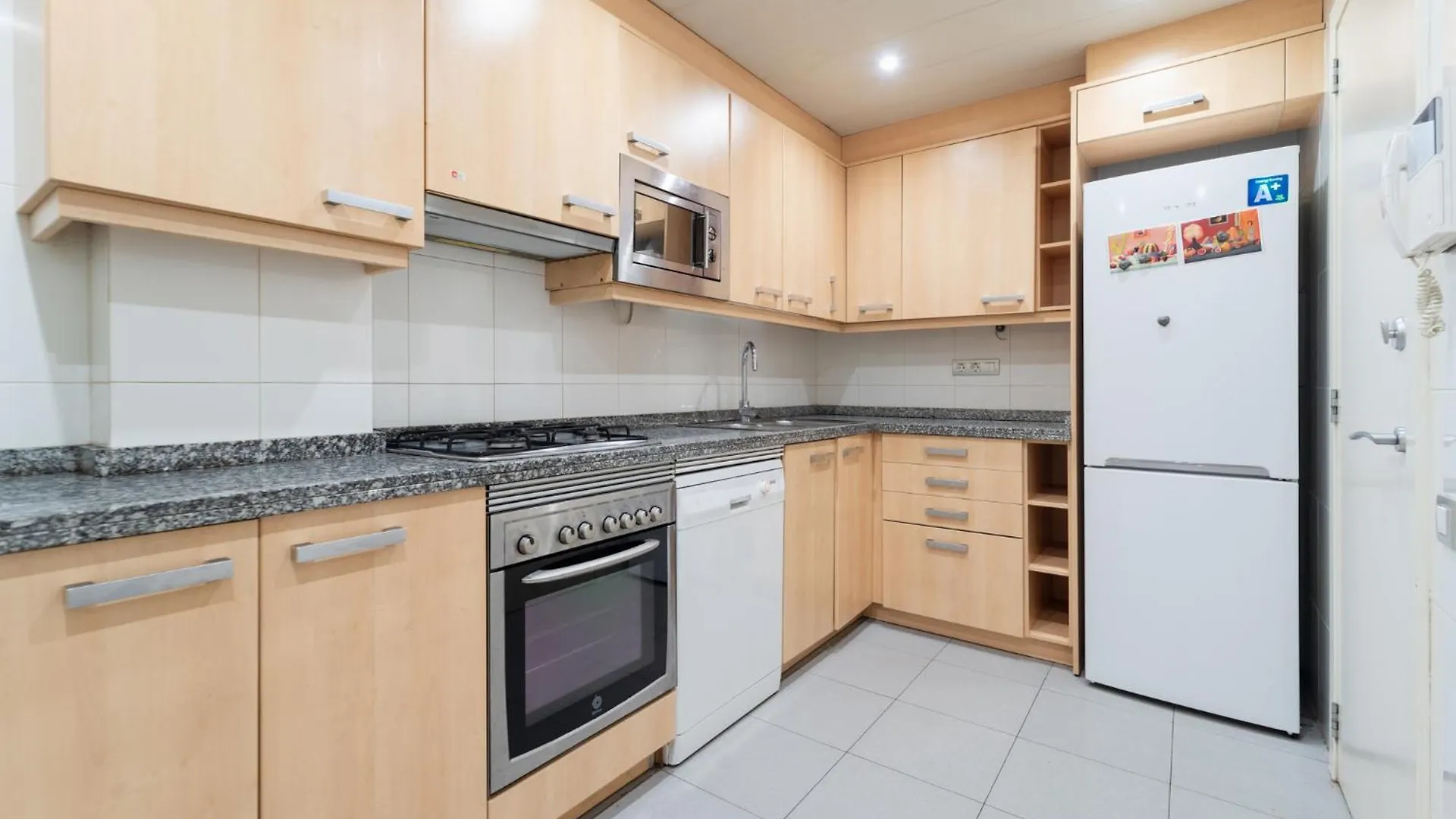 Near Ramblas Apartment 3 Room Flat Min 32 Days Parking Optional バルセロナ