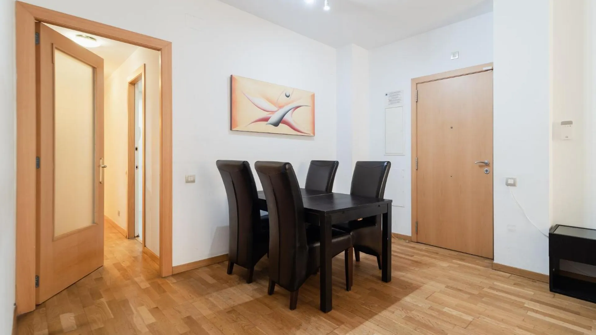 Near Ramblas Apartment 3 Room Flat Min 32 Days Parking Optional バルセロナ スペイン