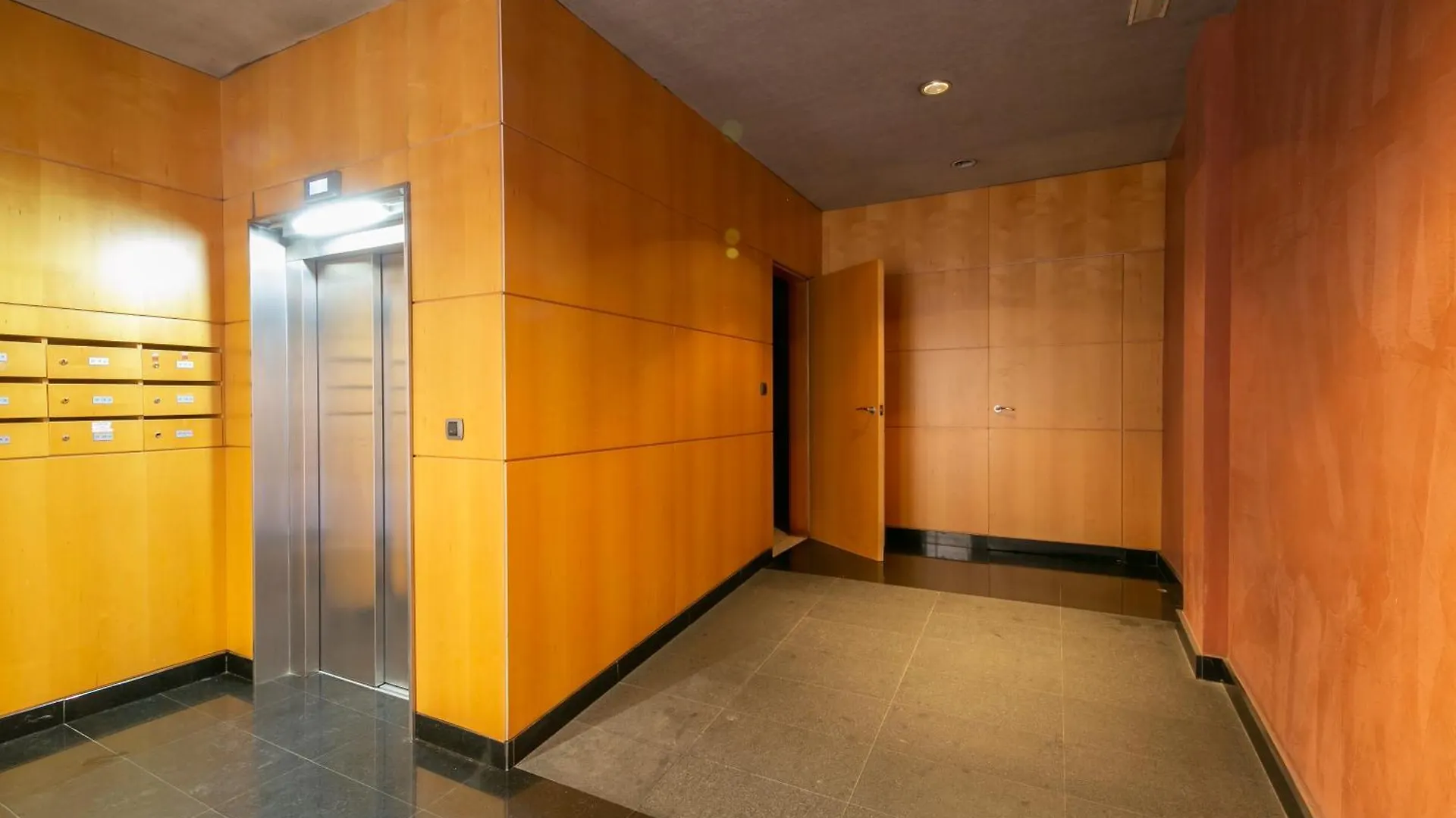 Near Ramblas Apartment 3 Room Flat Min 32 Days Parking Optional バルセロナ