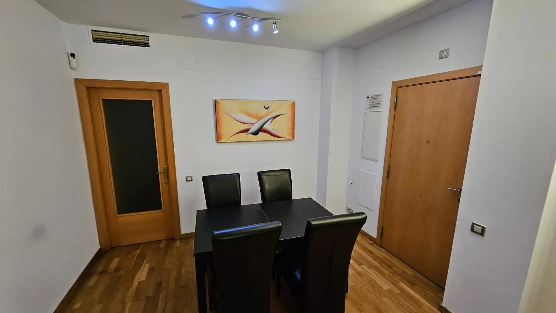 Near Ramblas Apartment 3 Room Flat Min 32 Days Parking Optional バルセロナ 0*,