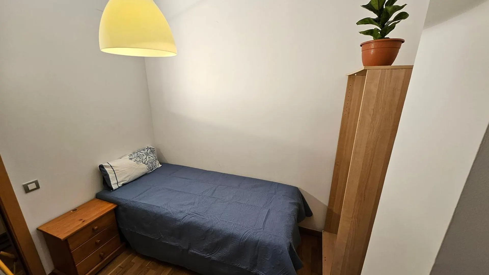 Near Ramblas Apartment 3 Room Flat Min 32 Days Parking Optional バルセロナ
